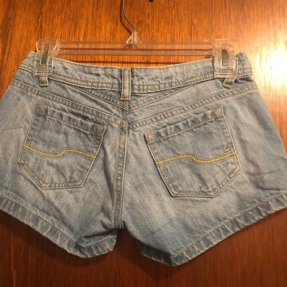 Tilt brand denim shorts. Juniors size 1. Barely worn. Excellent condition. - Picture 2 of 7